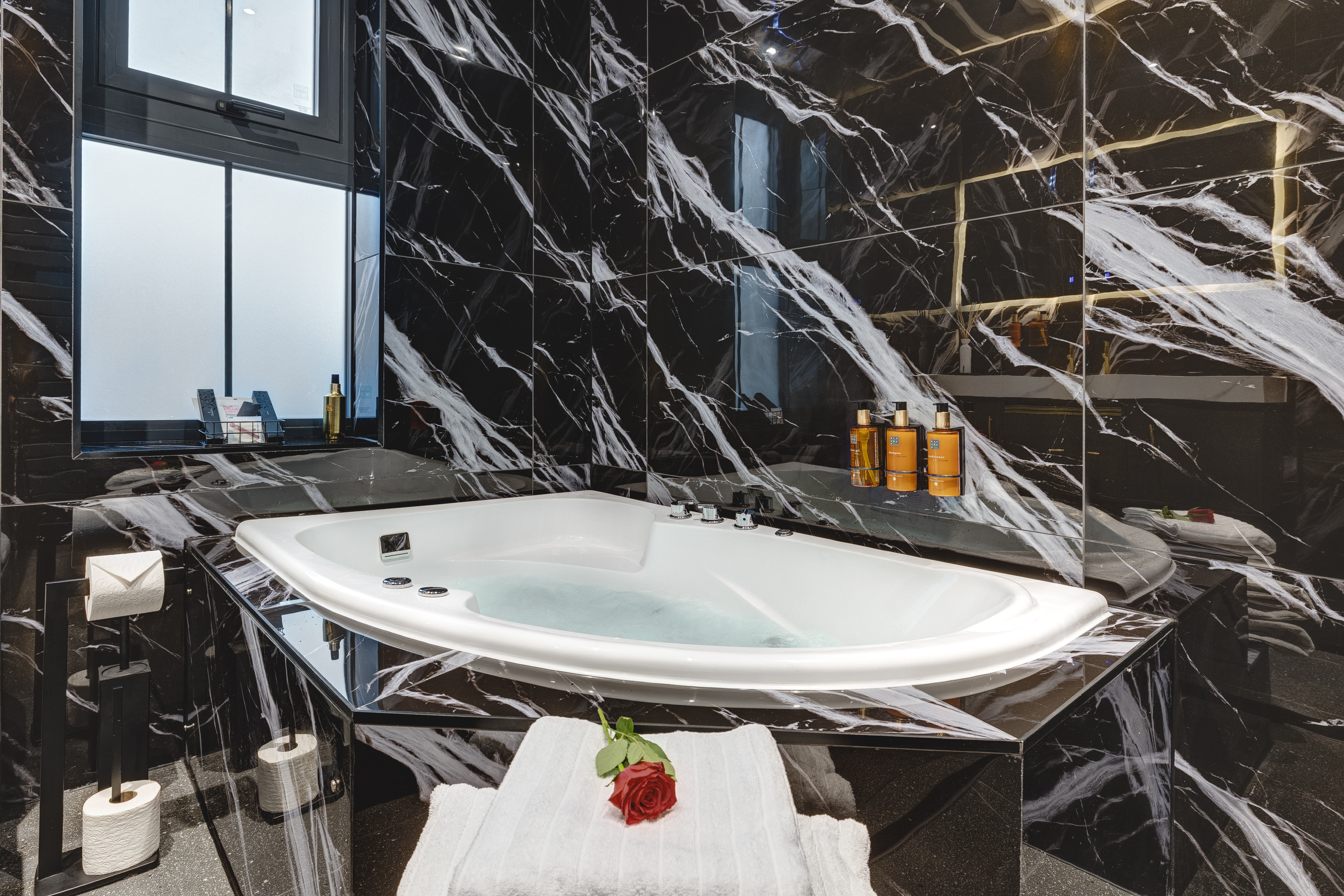Luxe Apartment – Two Bed Gallery Photo
